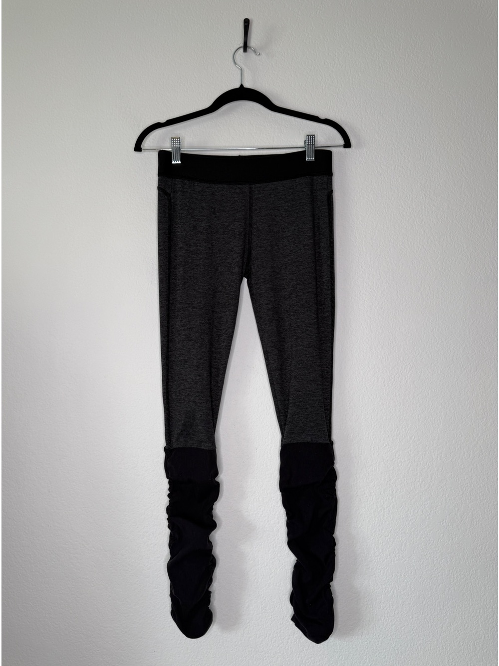 Bombshell Sportswear Gray Black Ruched Hem Leggings